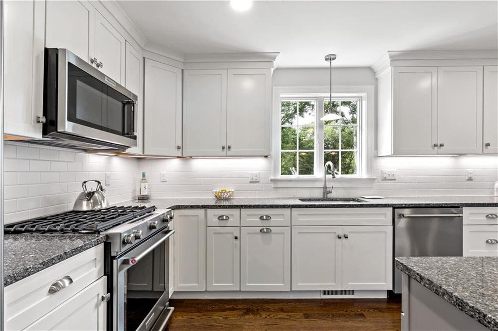 Single Family Residence at 206 Poppasquash Road, Bristol, photo 12 of 48