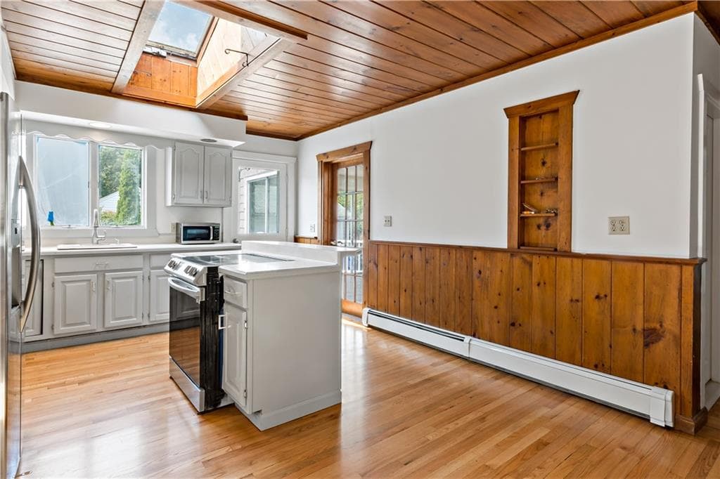 Single Family Residence at 1217 Hope Street, Bristol, photo 7 of 41