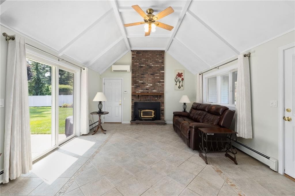 68 Wisteria Drive photo 3