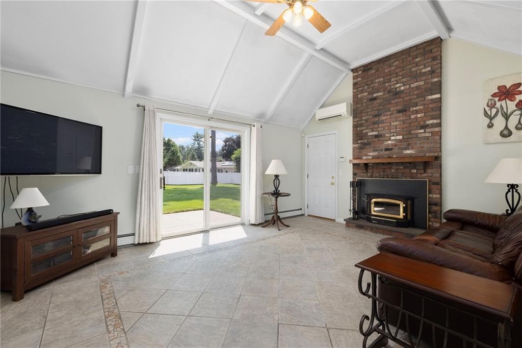 68 Wisteria Drive photo 4