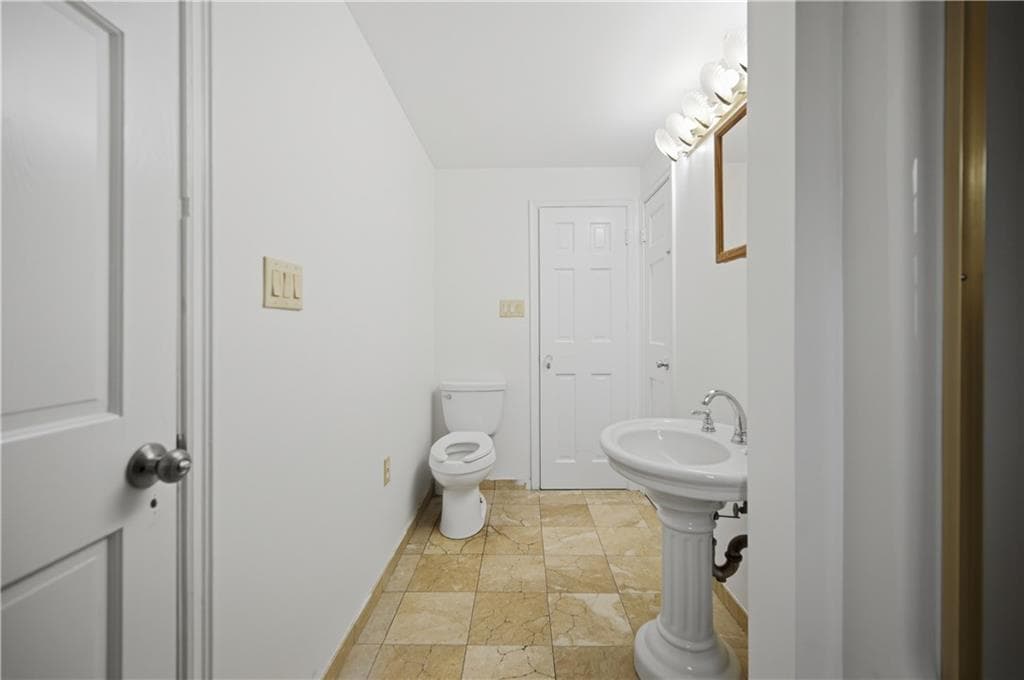 35 Franconia Drive photo 12