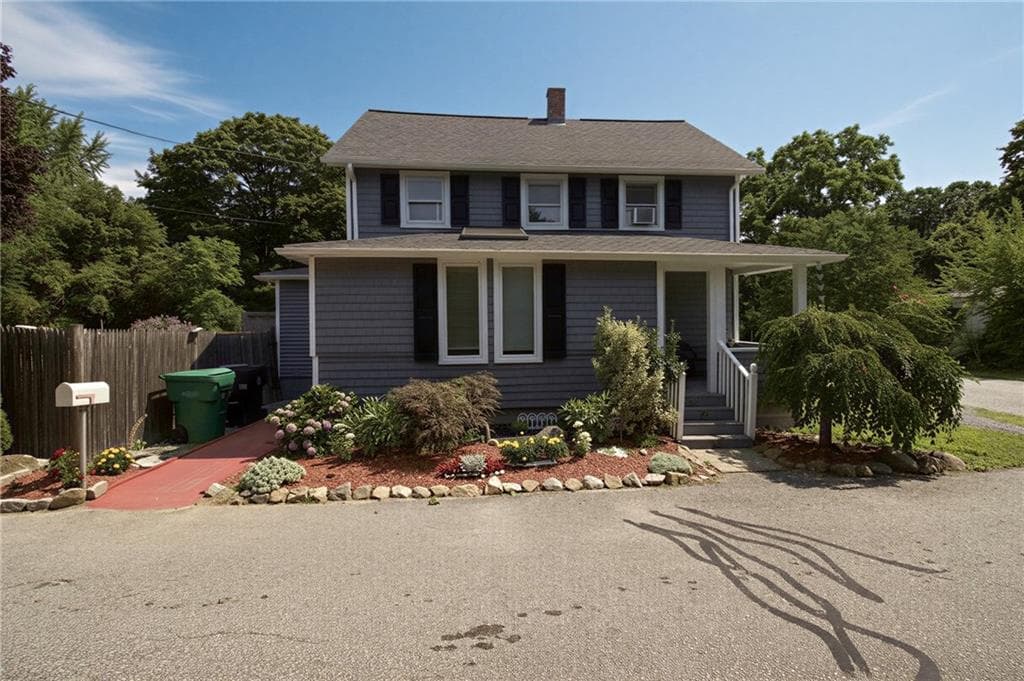 Single Family Residence at Single Family Residence, Warwick, photo 2 of 19