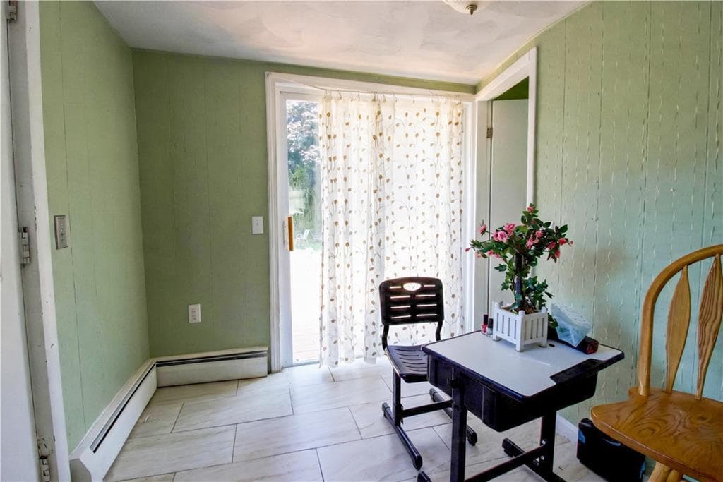 Single Family Residence at Single Family Residence, Warwick, photo 11 of 19