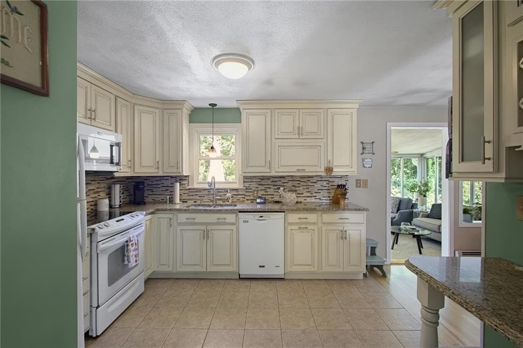 8 Eastward Drive photo 3