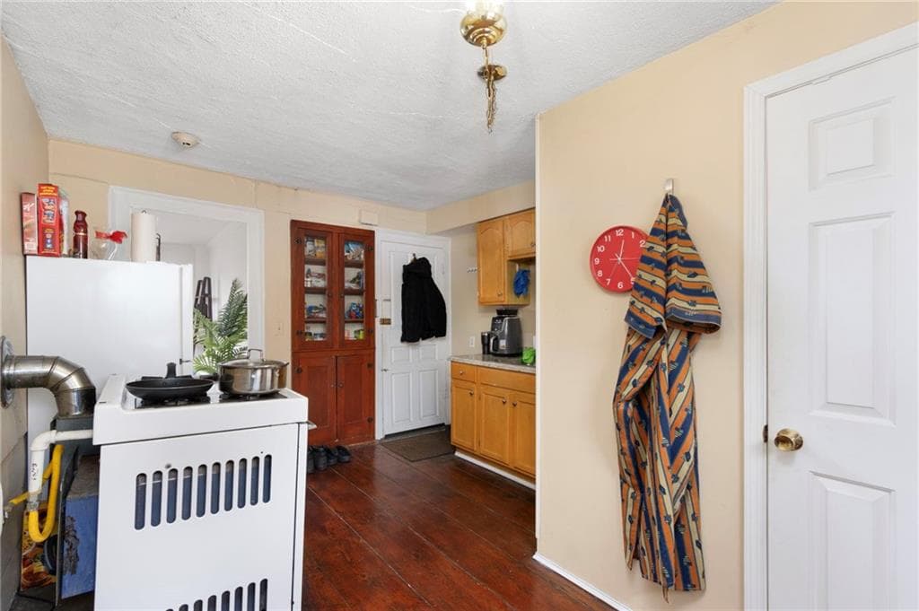 407 Benefit Street photo 15