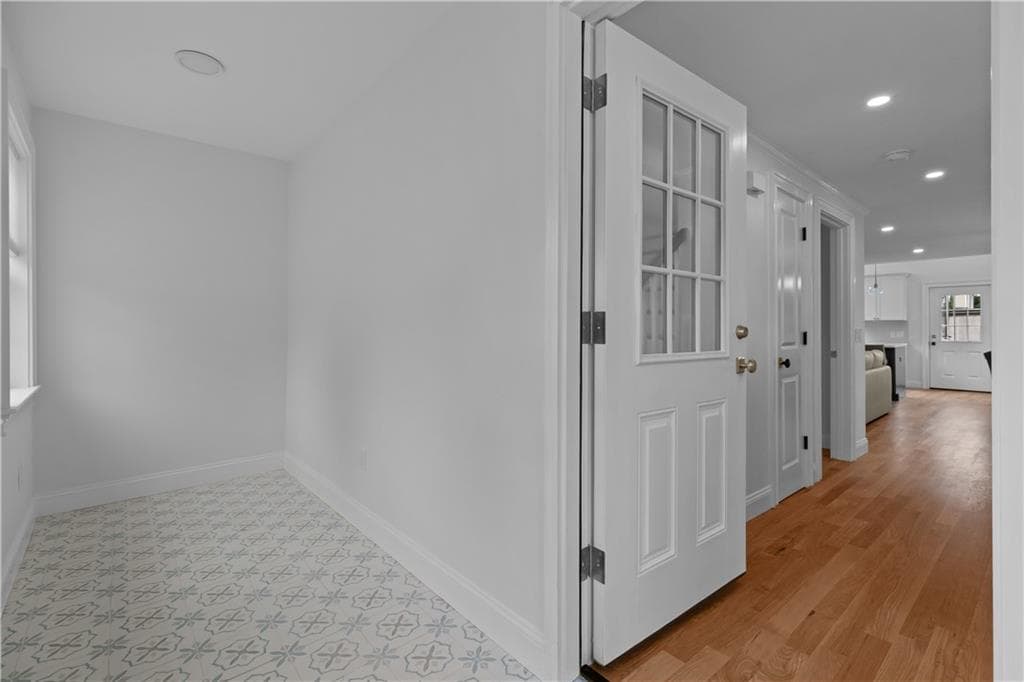 Single Family Residence at 34 East Bowery Street, Newport, photo 2 of 30