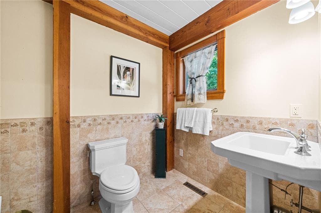 Single Family Residence at 109 High Hill Road, Tiverton, photo 16 of 48