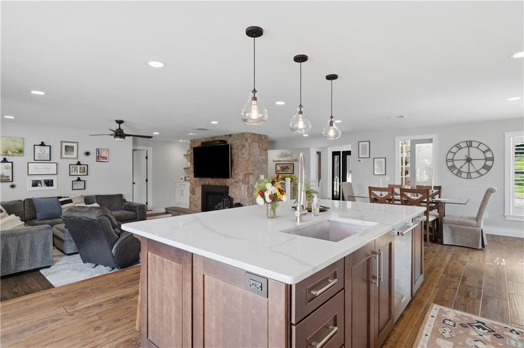 Single Family Residence at 16 Countryside Drive, Johnston, photo 6 of 50