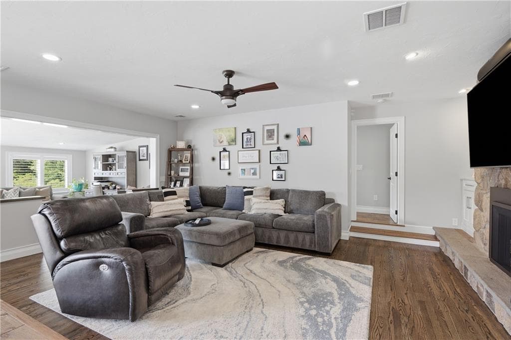 Single Family Residence at 16 Countryside Drive, Johnston, photo 17 of 50