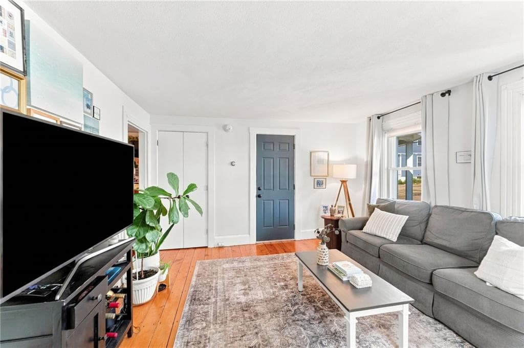 78 Pleasant Street photo 10