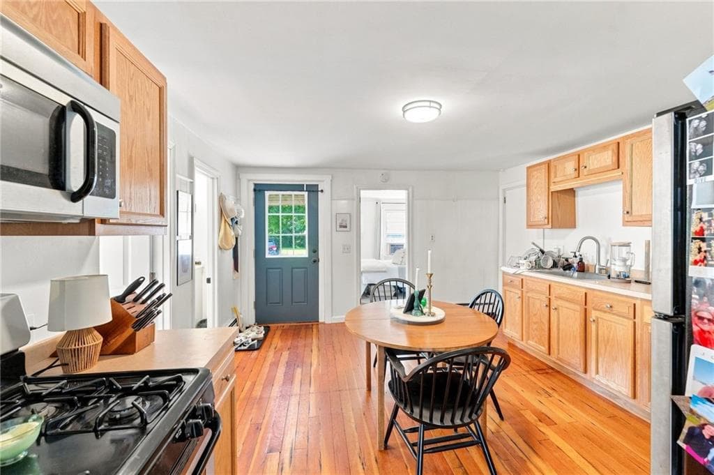78 Pleasant Street photo 8