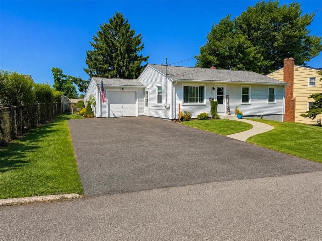 5 Lawrence Drive photo 2