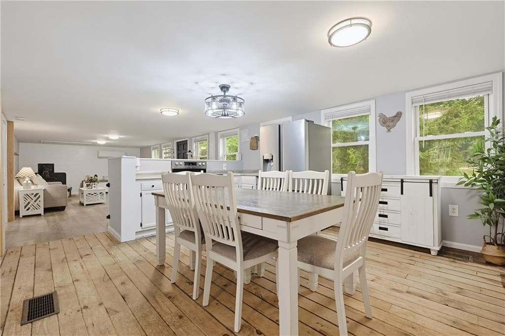 Single Family Residence at 12 Mill Road, Richmond, photo 13 of 25