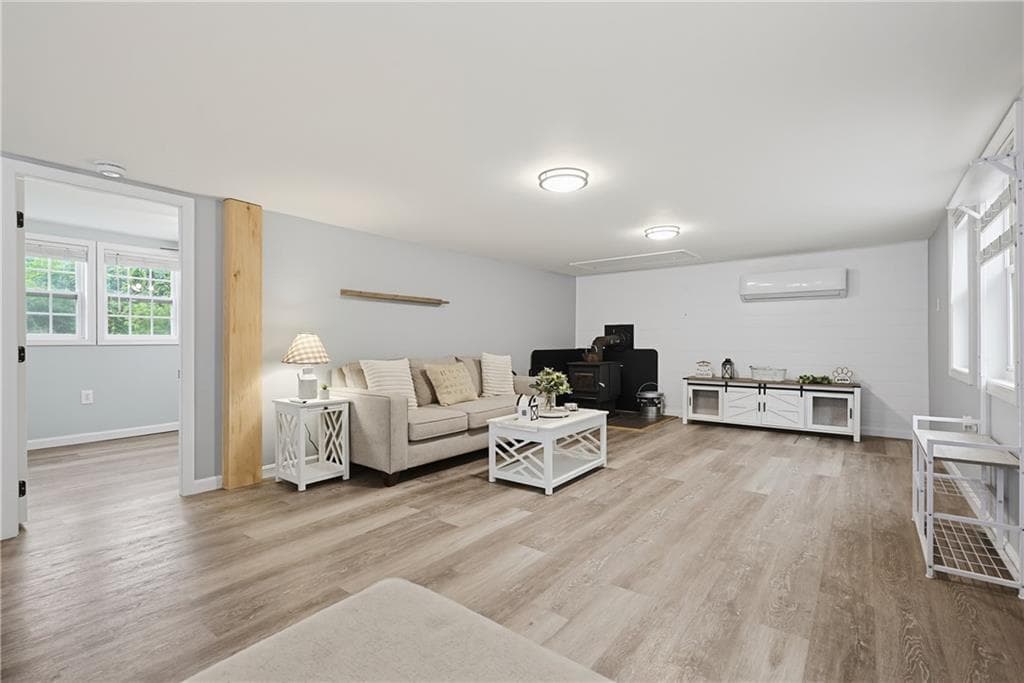 Single Family Residence at 12 Mill Road, Richmond, photo 11 of 25