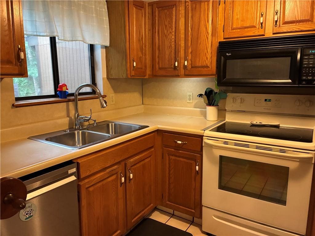 20 Pheasant Run UNIT C photo 3