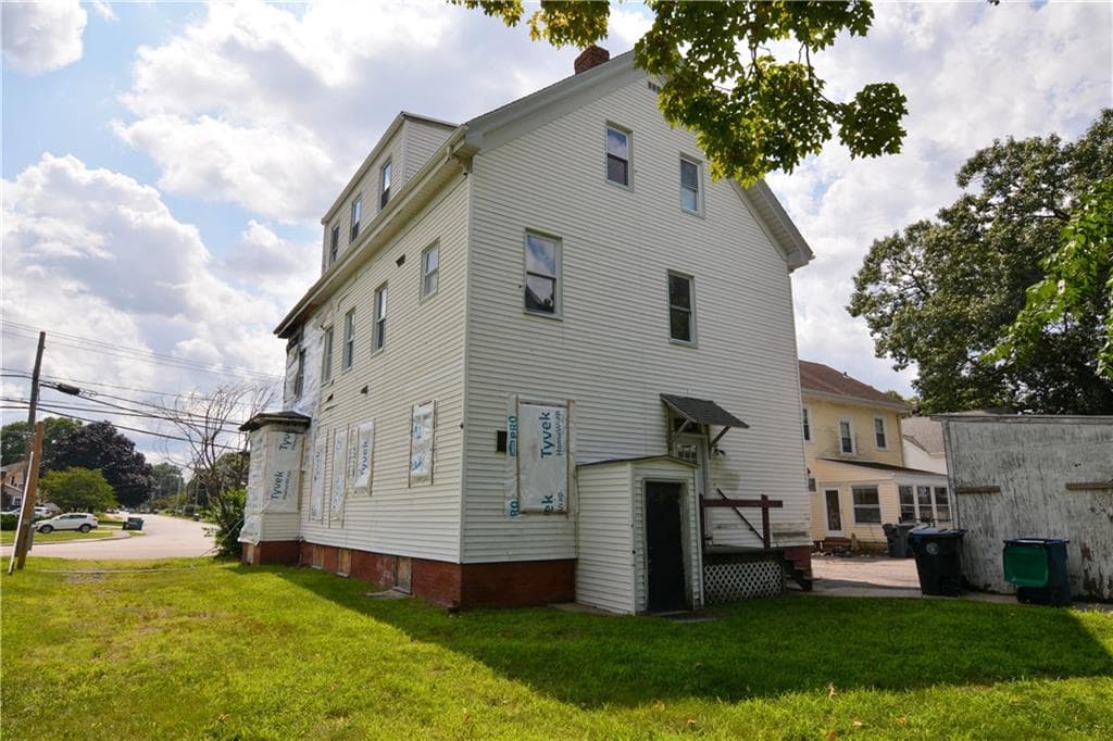 339 Pawtuxet Avenue photo 9