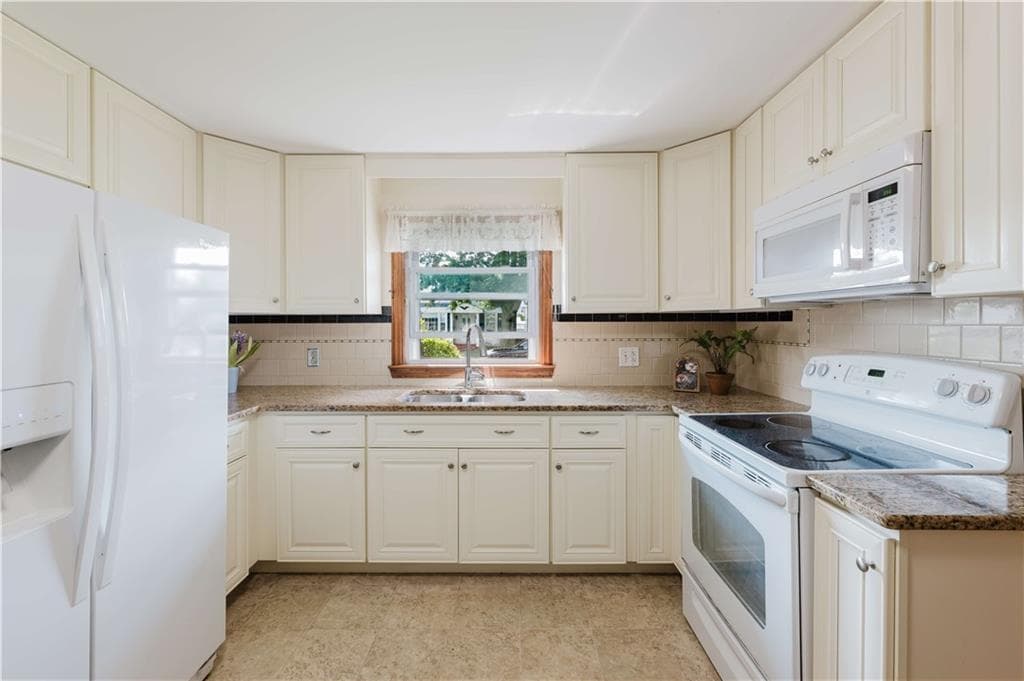 200 Budlong Road photo 11