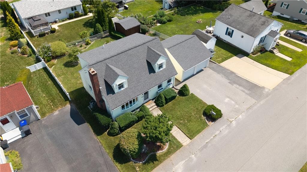 327 England Street photo 36