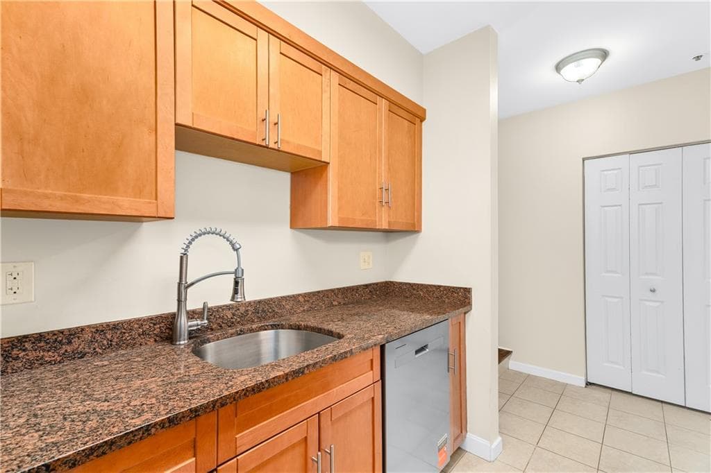 15 Higgins Street UNIT 105 photo 5