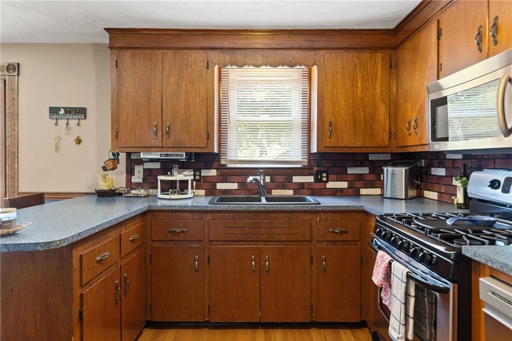 67 Winston Avenue photo 13