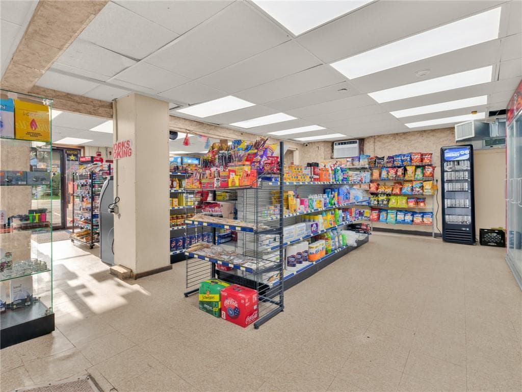 684 690 Boston Neck Road photo 17