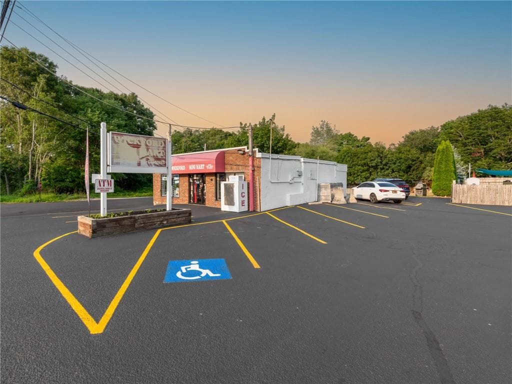 684 690 Boston Neck Road photo 7