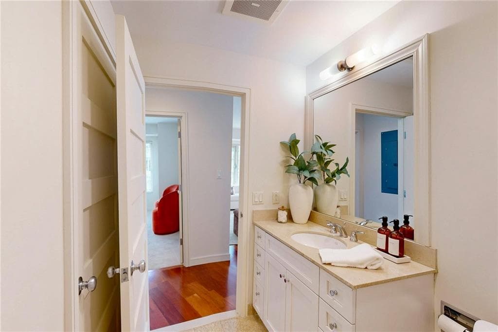 100 Exchange Street UNIT 1006 photo 25