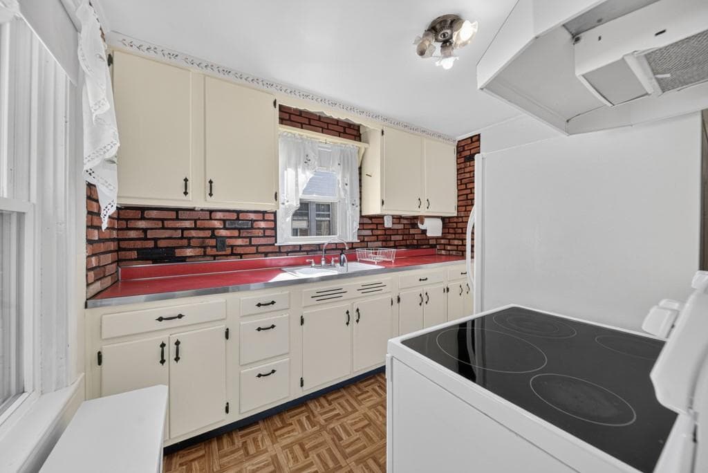 149 Columbia Avenue photo 10