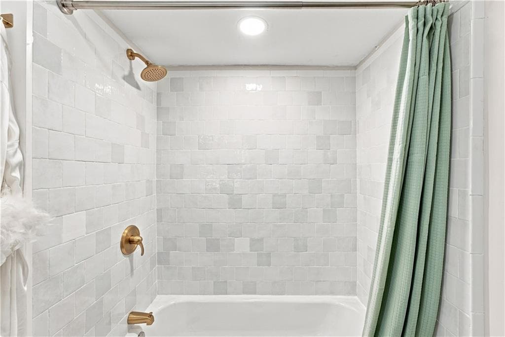 84 Waterman Avenue photo 22