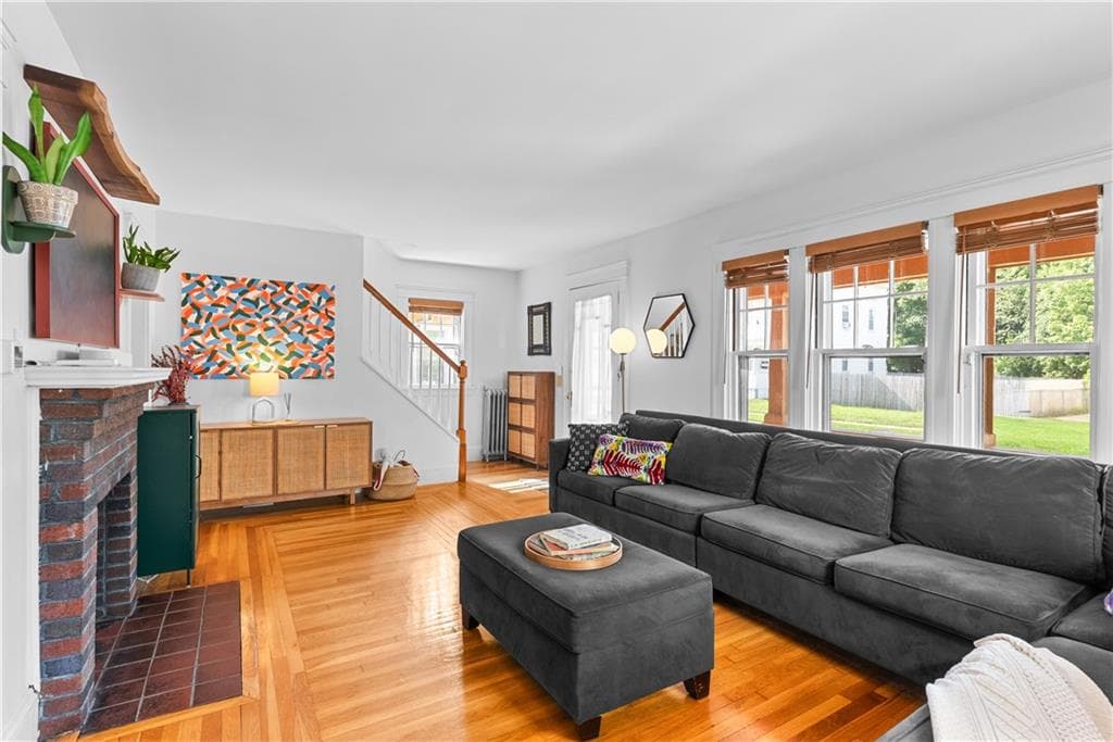 84 Waterman Avenue photo 9