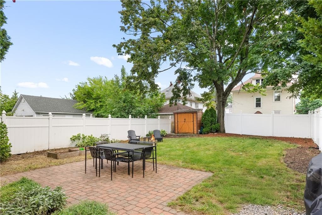 84 Waterman Avenue photo 38