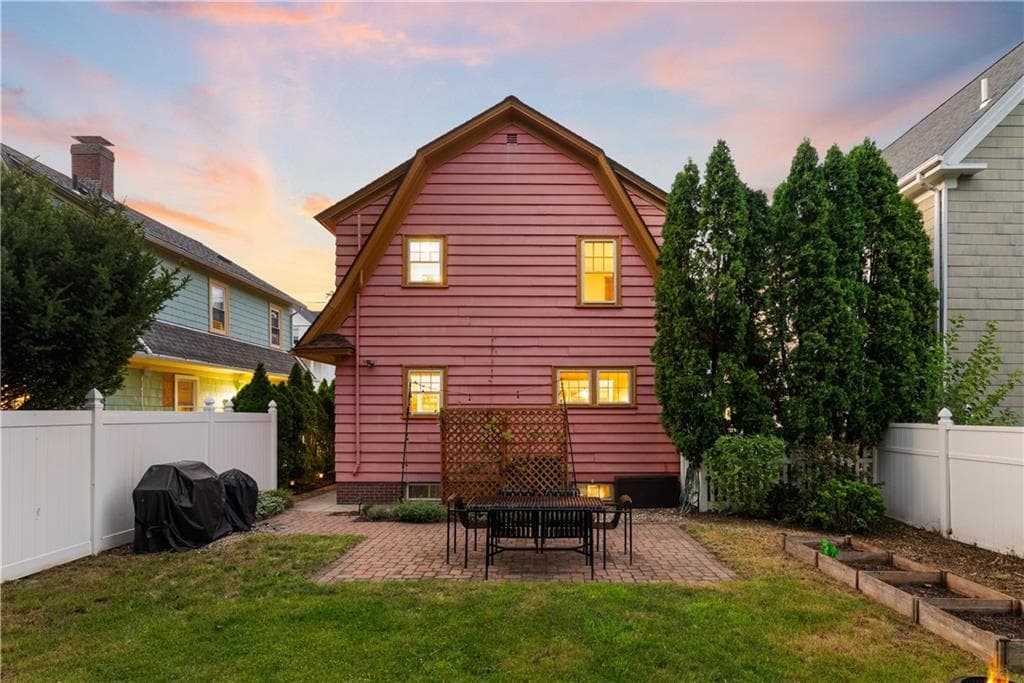 84 Waterman Avenue photo 40