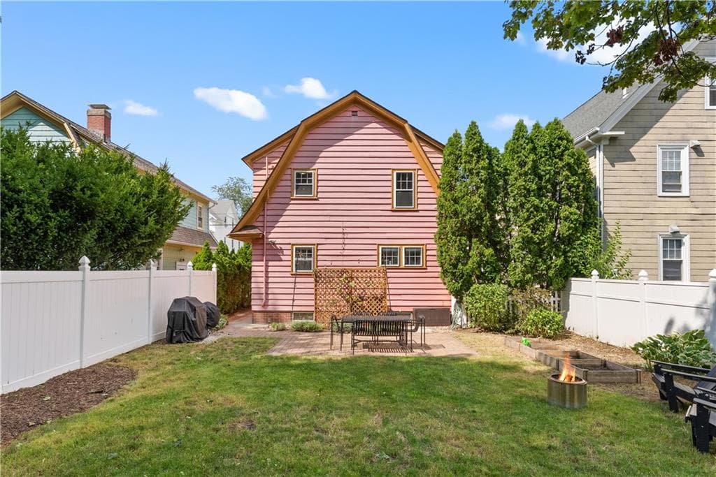 84 Waterman Avenue photo 35