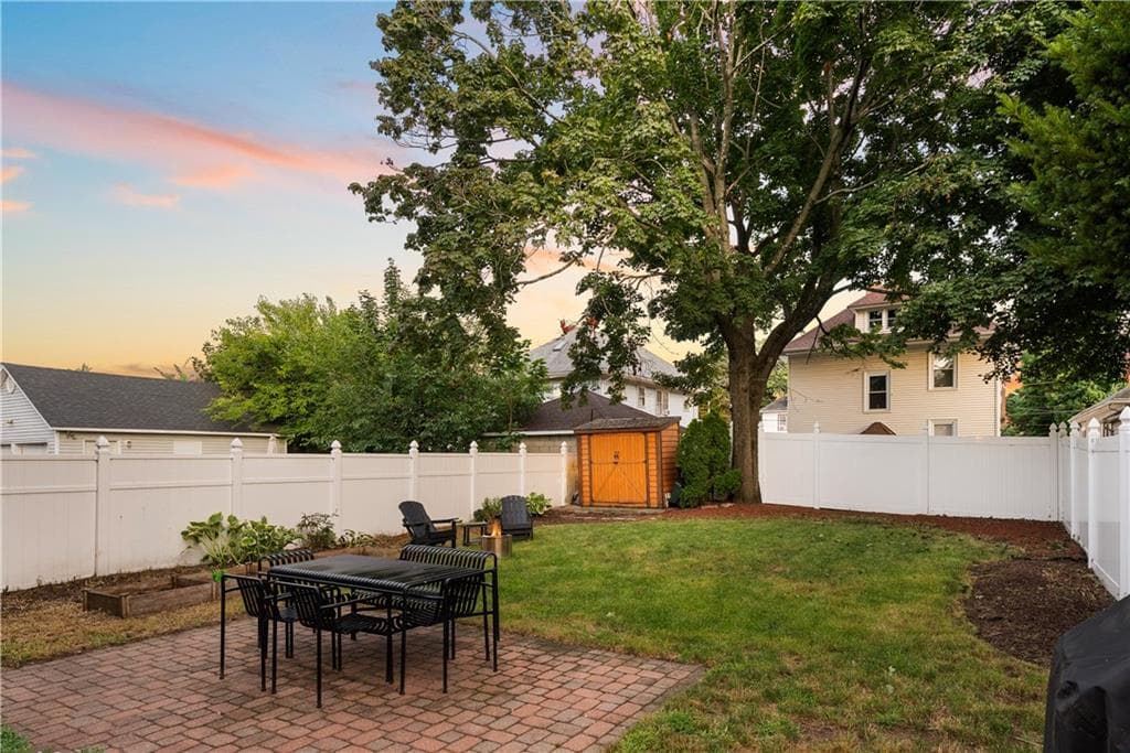 84 Waterman Avenue photo 39