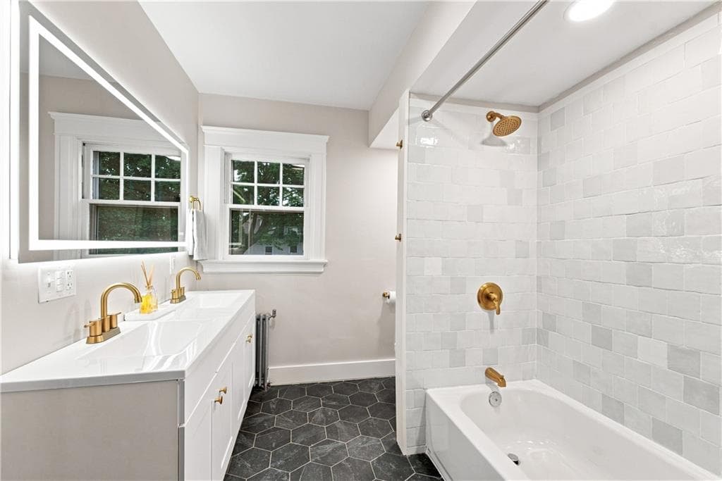84 Waterman Avenue photo 21