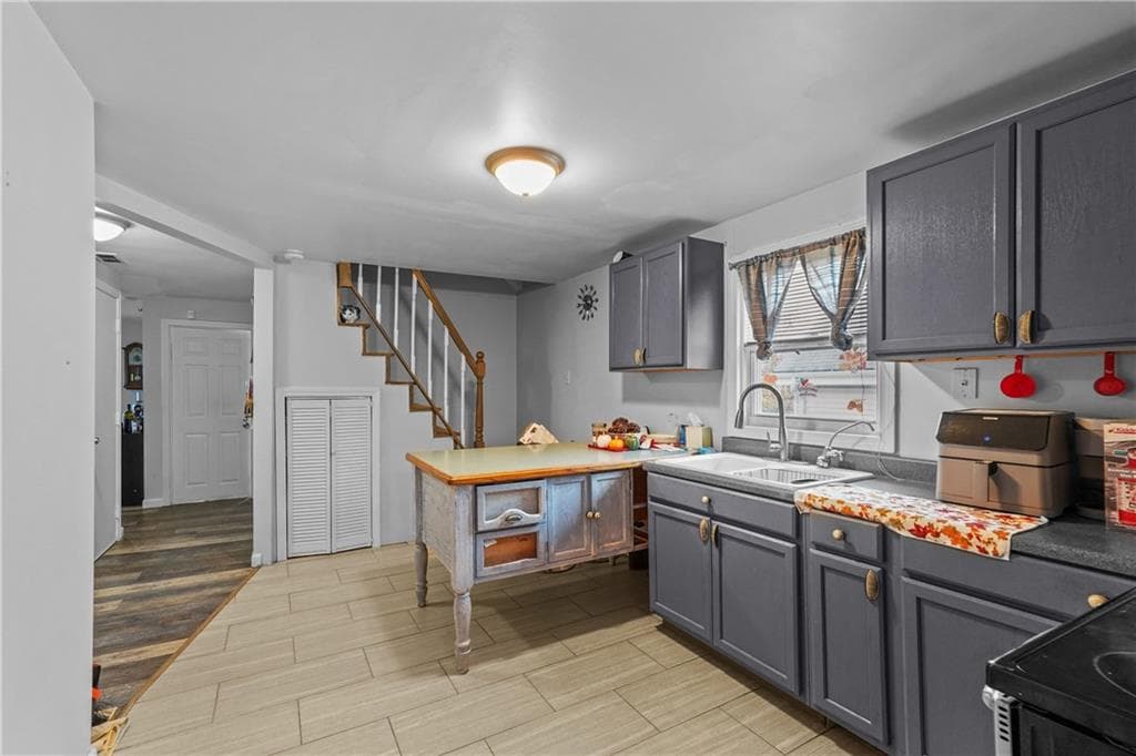 329 Plainfield Street photo 23