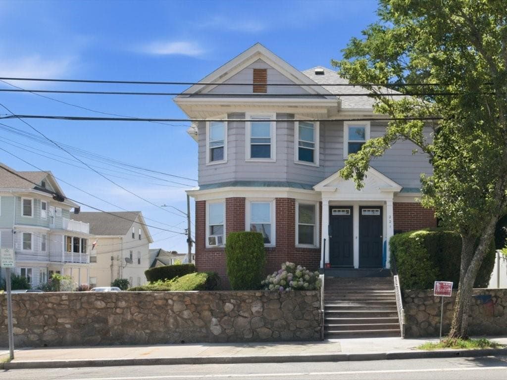221 Warren Avenue