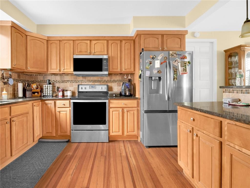 Single Family Residence at 26 Gentian Avenue, Providence, photo 6 of 29