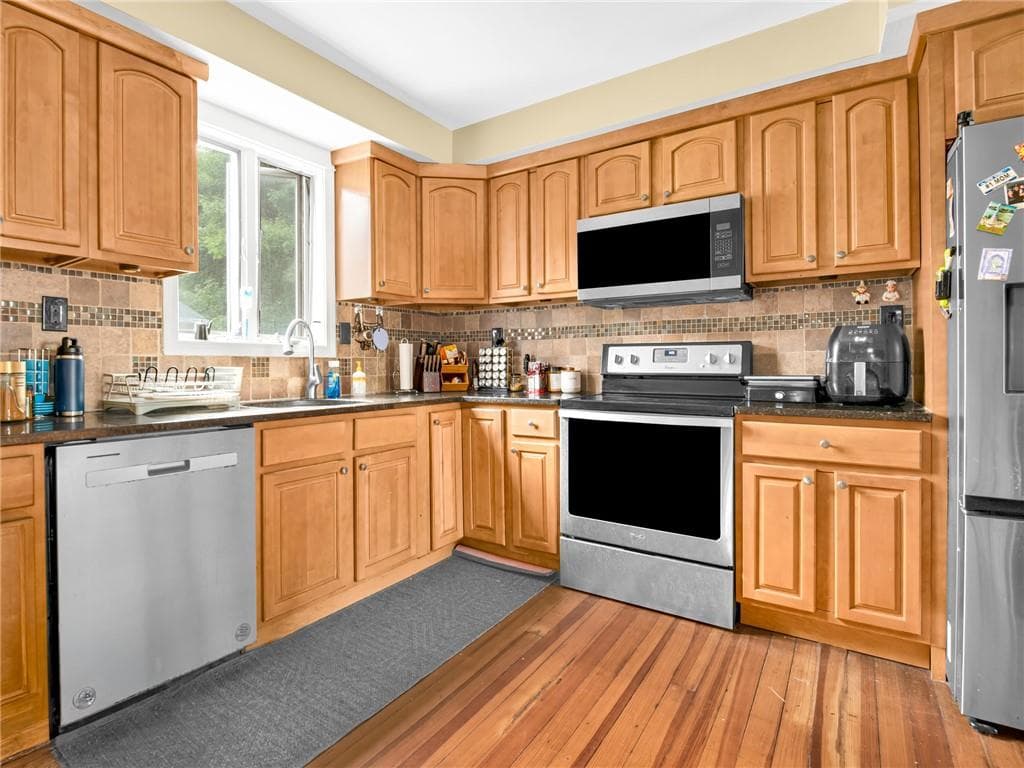 Single Family Residence at 26 Gentian Avenue, Providence, photo 7 of 29