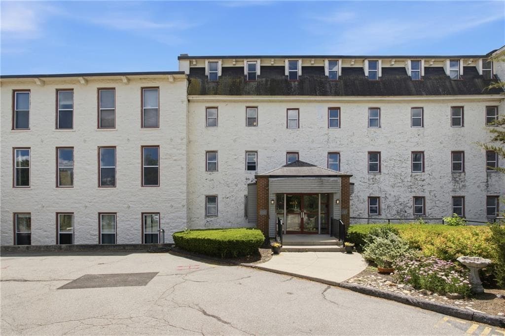 494 Woonasquatucket Avenue UNIT 411 photo 21
