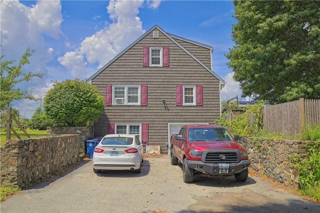 59 Wells Avenue photo 2