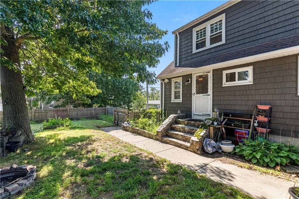 59 Wells Avenue photo 28