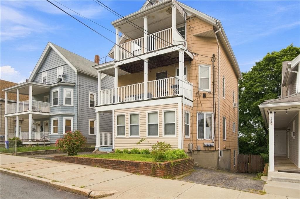 444 Carrington Avenue photo 3