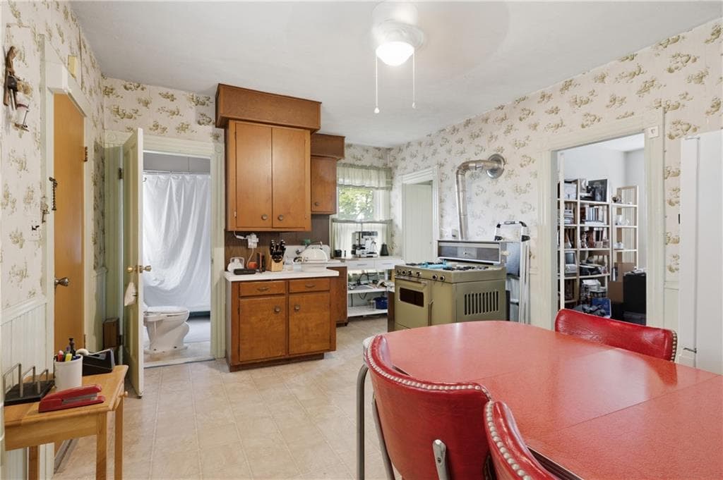 444 Carrington Avenue photo 14