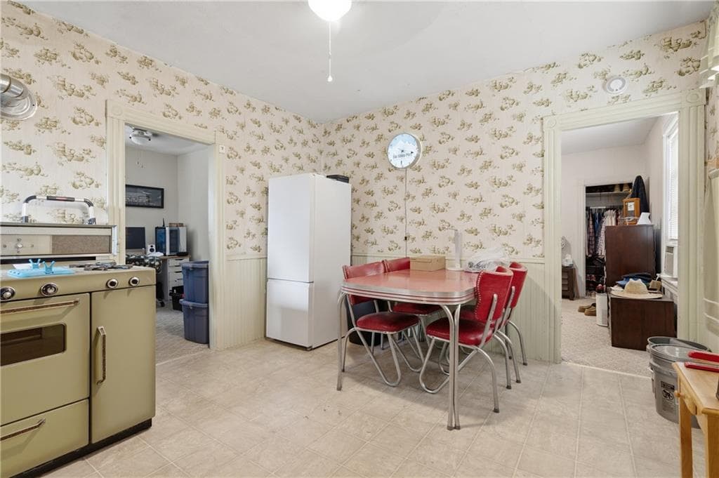444 Carrington Avenue photo 15