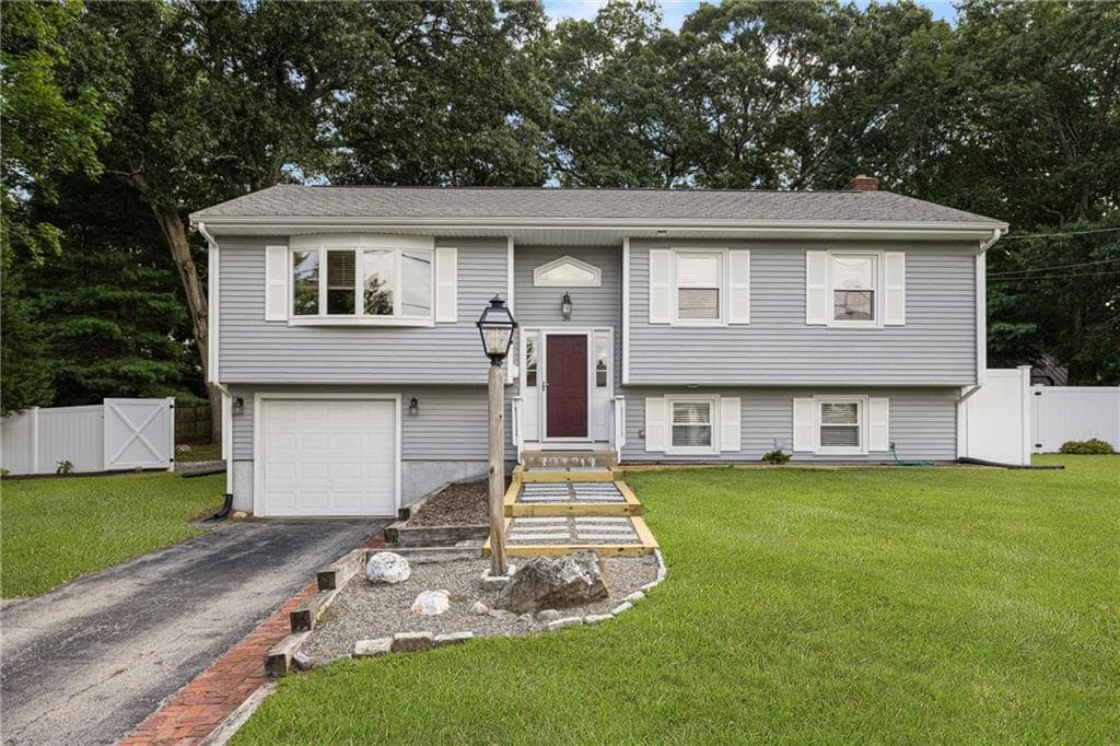 Single Family Residence at 36 Georgia Avenue, North Kingstown, photo 3 of 49