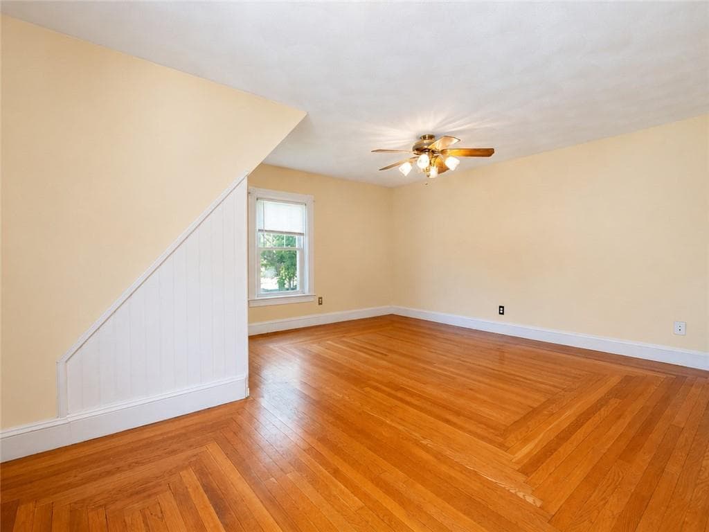225 Hunts Avenue photo 26
