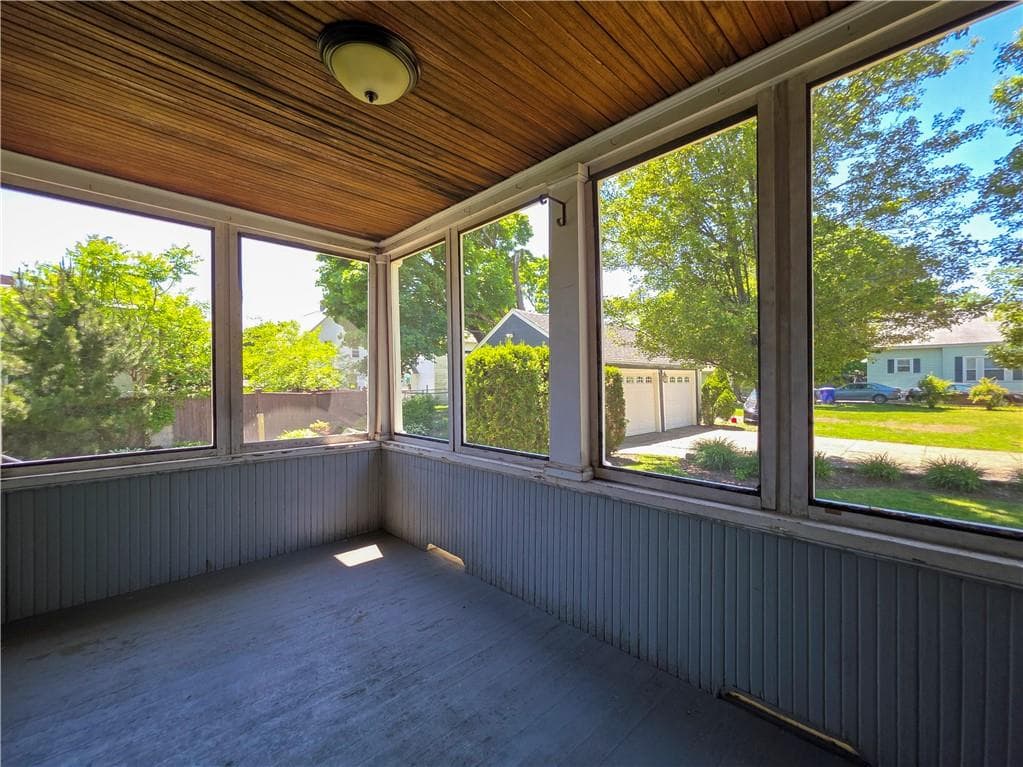 225 Hunts Avenue photo 35