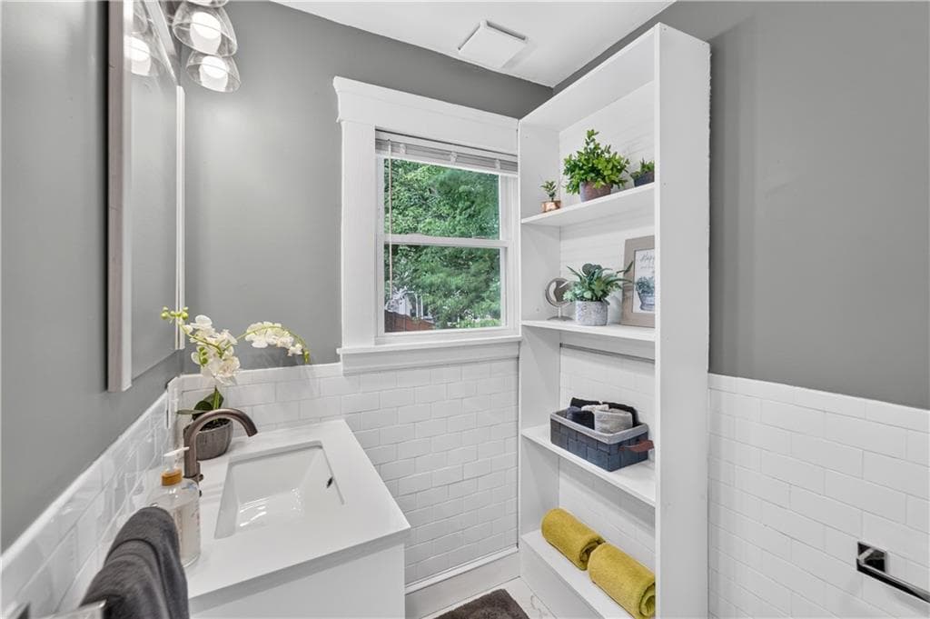 31 Elton Avenue photo 19