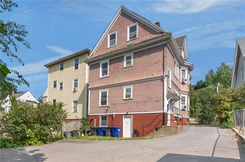 574 Smith Street photo 47
